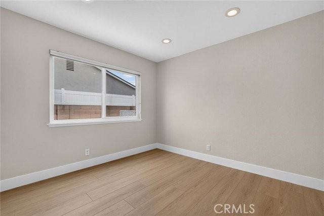 559 Pierpont Dr - Photo 7 of 8