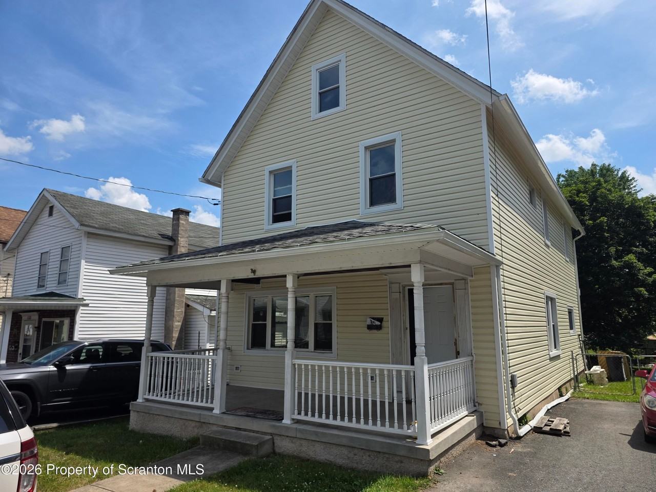 135 Throop St - Photo 2 of 15