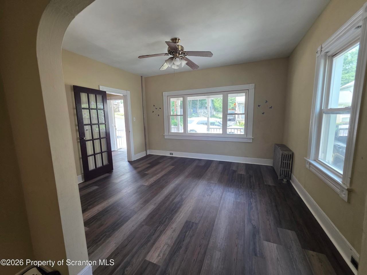 135 Throop St - Photo 5 of 15