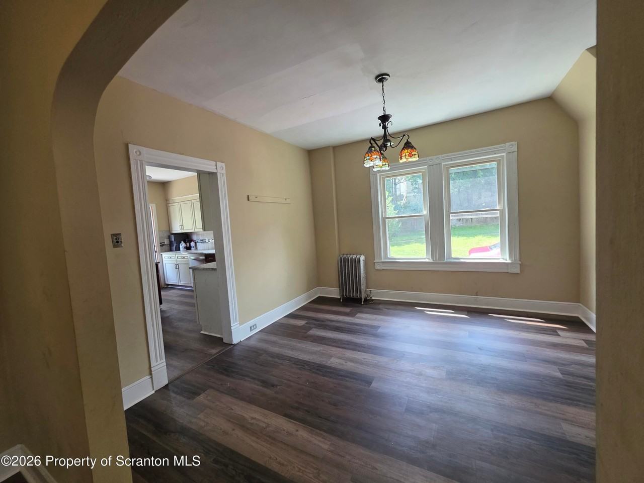 135 Throop St - Photo 7 of 15