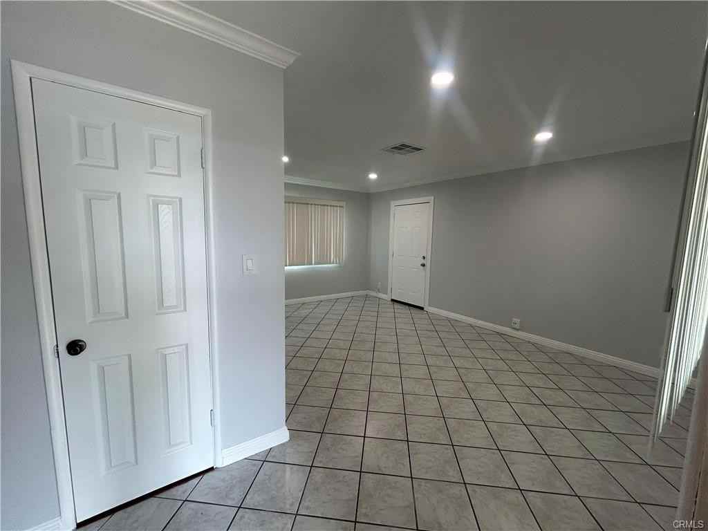 390 E Carter St - Photo 3 of 18