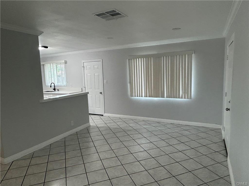 390 E Carter St - Photo 4 of 18
