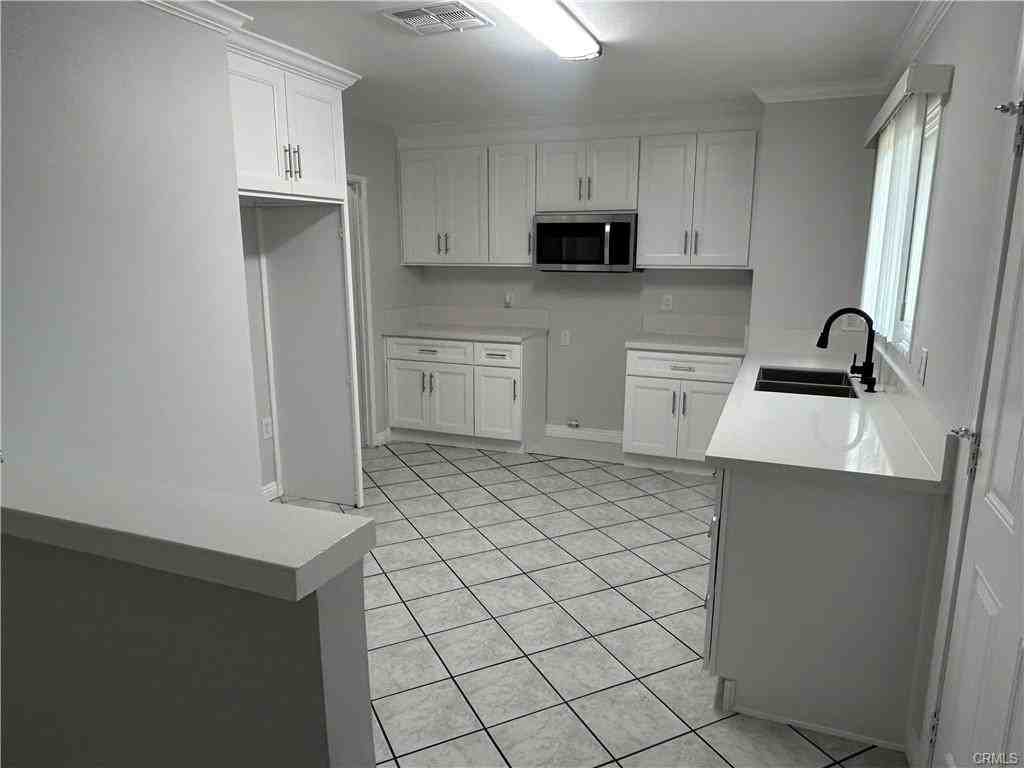 390 E Carter St - Photo 7 of 18