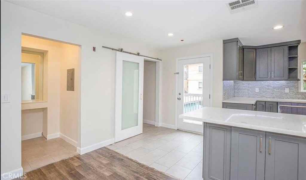 242 W Linden Ave - Photo 3 of 14
