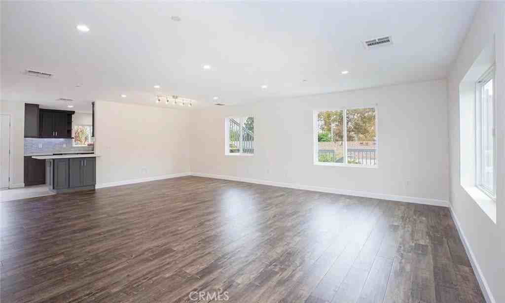 242 W Linden Ave - Photo 4 of 14