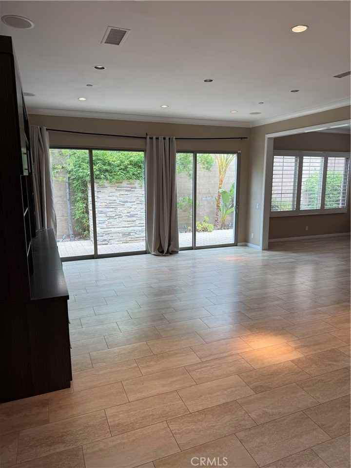 63 Gardenhouse Way - Photo 4 of 25