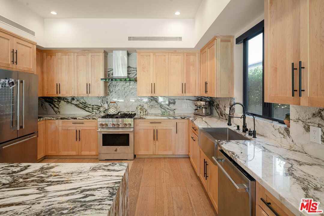 16740 Otsego St - Photo 2 of 8