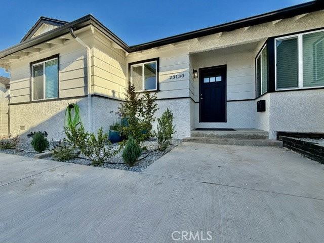 23130 Hartland St - Photo 3 of 8