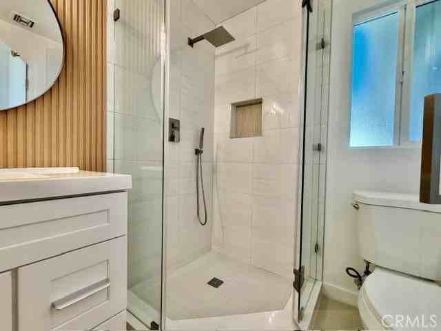 23130 Hartland St - Photo 4 of 8