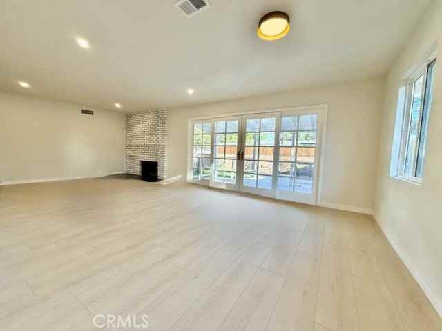 23130 Hartland St - Photo 5 of 8
