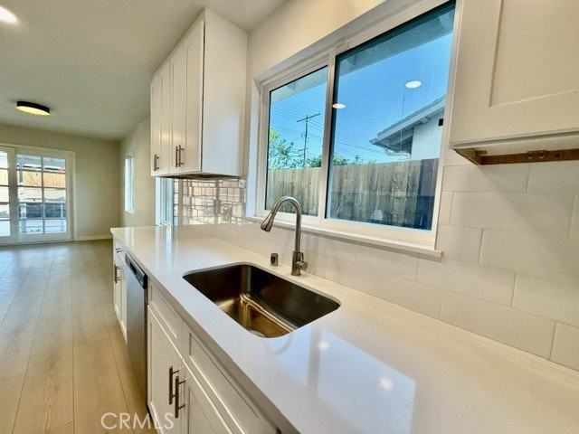 23130 Hartland St - Photo 6 of 8