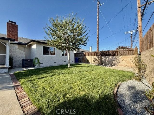 23130 Hartland St - Photo 7 of 8
