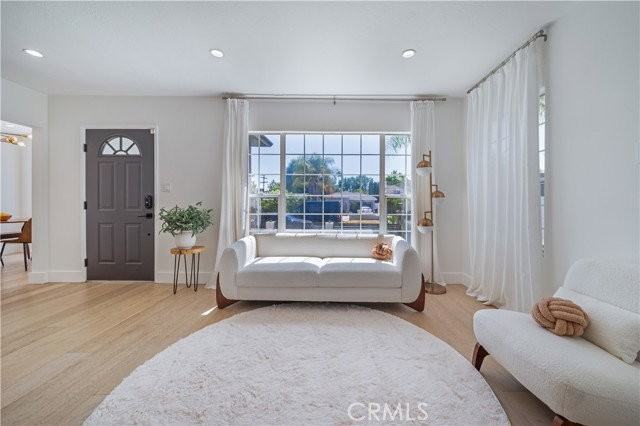 5143 Newcastle Ave - Photo 2 of 8