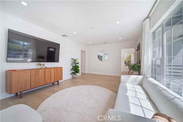 5143 Newcastle Ave - Photo 3 of 8