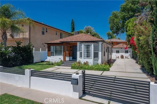 5143 Newcastle Ave - Photo 5 of 8