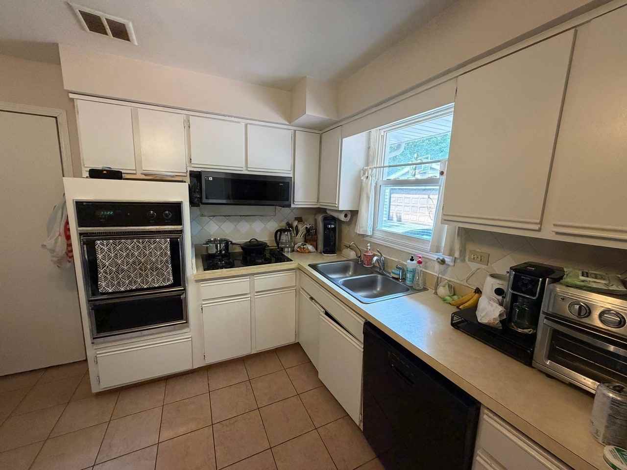 3S478 Winfield Rd - Photo 2 of 15