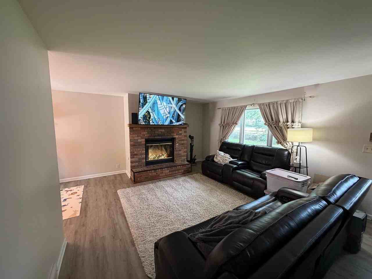 3S478 Winfield Rd - Photo 5 of 15