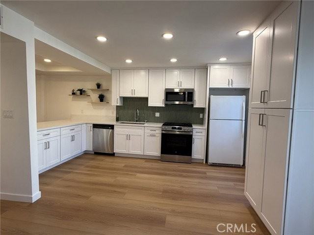 1137 N Maryland Ave #5 - Photo 3 of 8