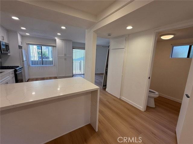 1137 N Maryland Ave #5 - Photo 5 of 8