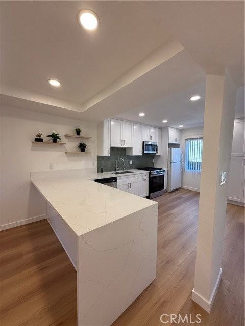1137 N Maryland Ave #5 - Photo 6 of 8