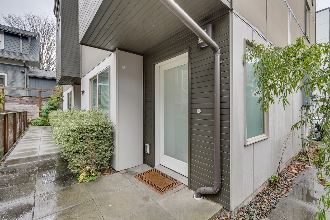 2421 Nw 61st St - Photo 2 of 17