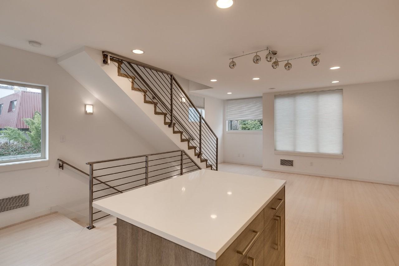 2421 Nw 61st St - Photo 4 of 17