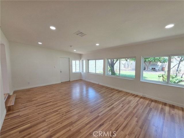 8834 Stansbury Ave - Photo 2 of 8