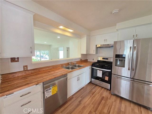 8834 Stansbury Ave - Photo 6 of 8