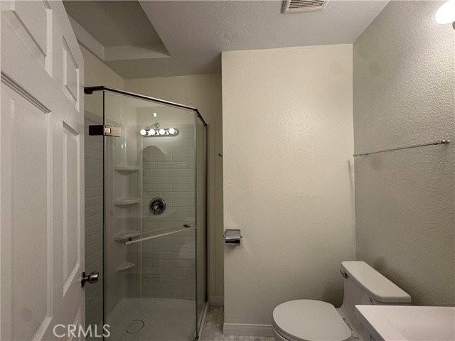 1130 Spazier Ave - Photo 4 of 8