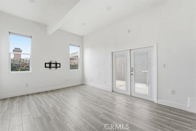709 Warren Ln - Photo 2 of 8