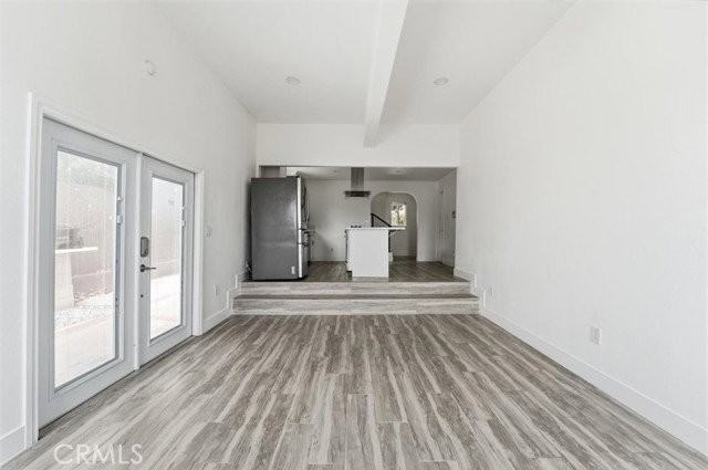 709 Warren Ln - Photo 3 of 8