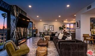 137 N Doheny Dr #2 - Photo 2 of 8