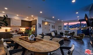 137 N Doheny Dr #2 - Photo 3 of 8