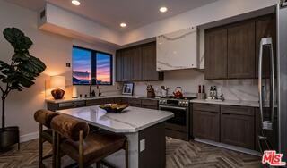 137 N Doheny Dr #2 - Photo 5 of 8