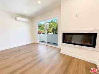 2449 N Beachwood Dr #11 - Photo 5 of 8