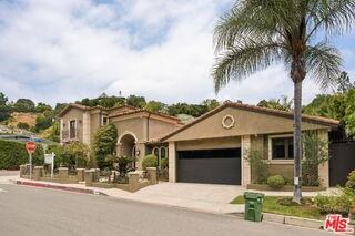 2108 San Ysidro Dr - Photo 3 of 8