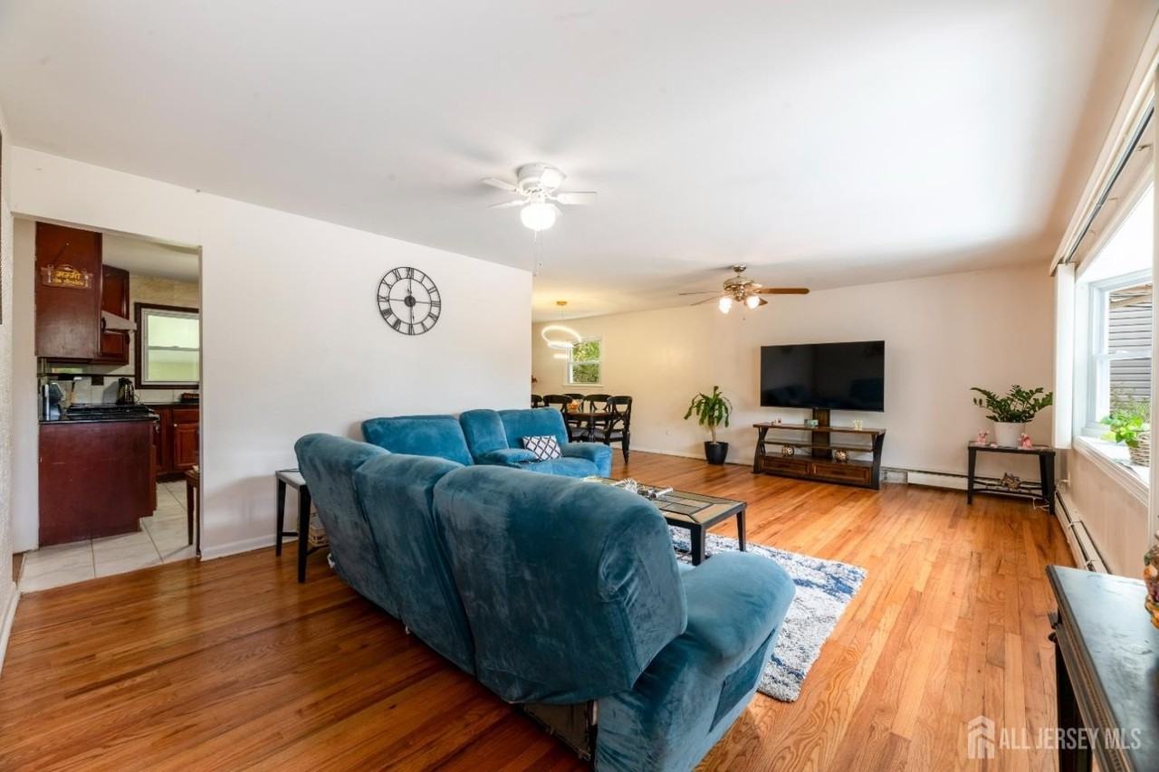 22 Foley Ave - Photo 5 of 41