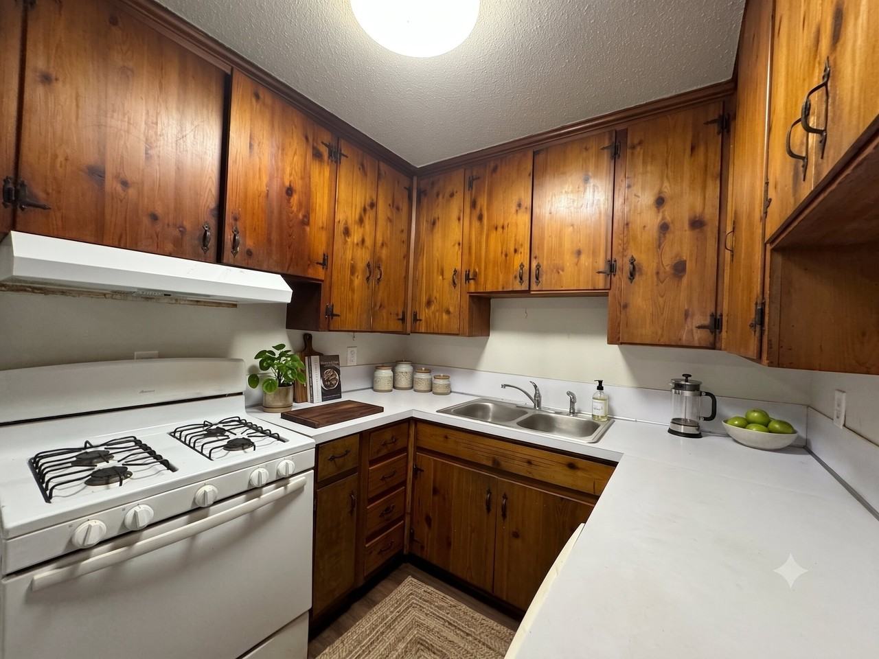 933 Karen Rd - Photo 3 of 8
