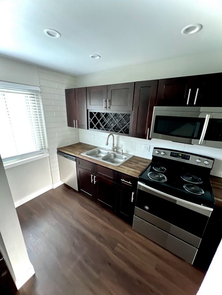 1015 S Stanley Pl #4 - Photo 3 of 5