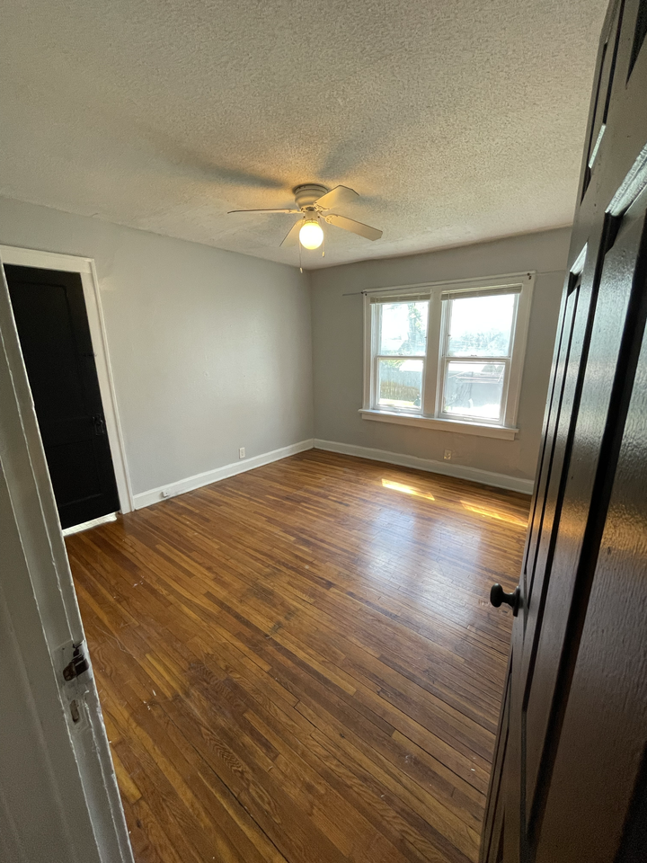 5805 Tracy Ave - Photo 6 of 23