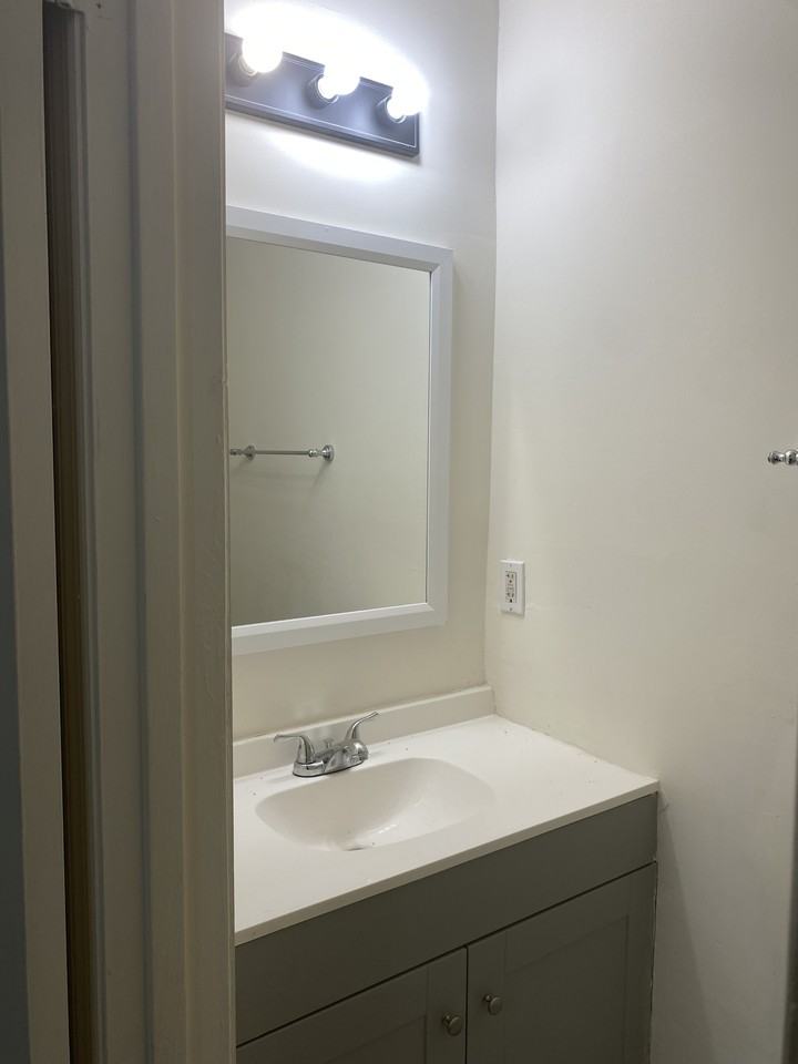 215 Windsor Point Rd #C - Photo 5 of 9