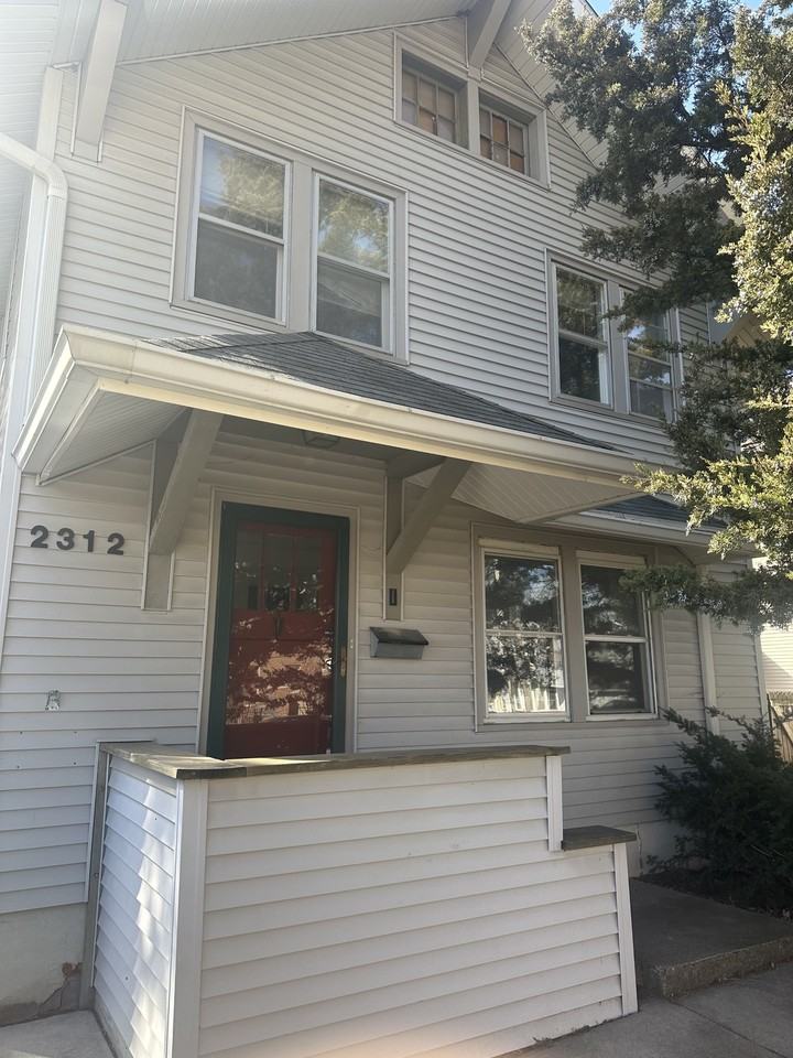 2312 Knapp St - Photo 3 of 19