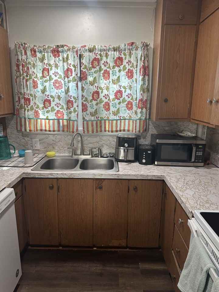 2312 Knapp St - Photo 5 of 19
