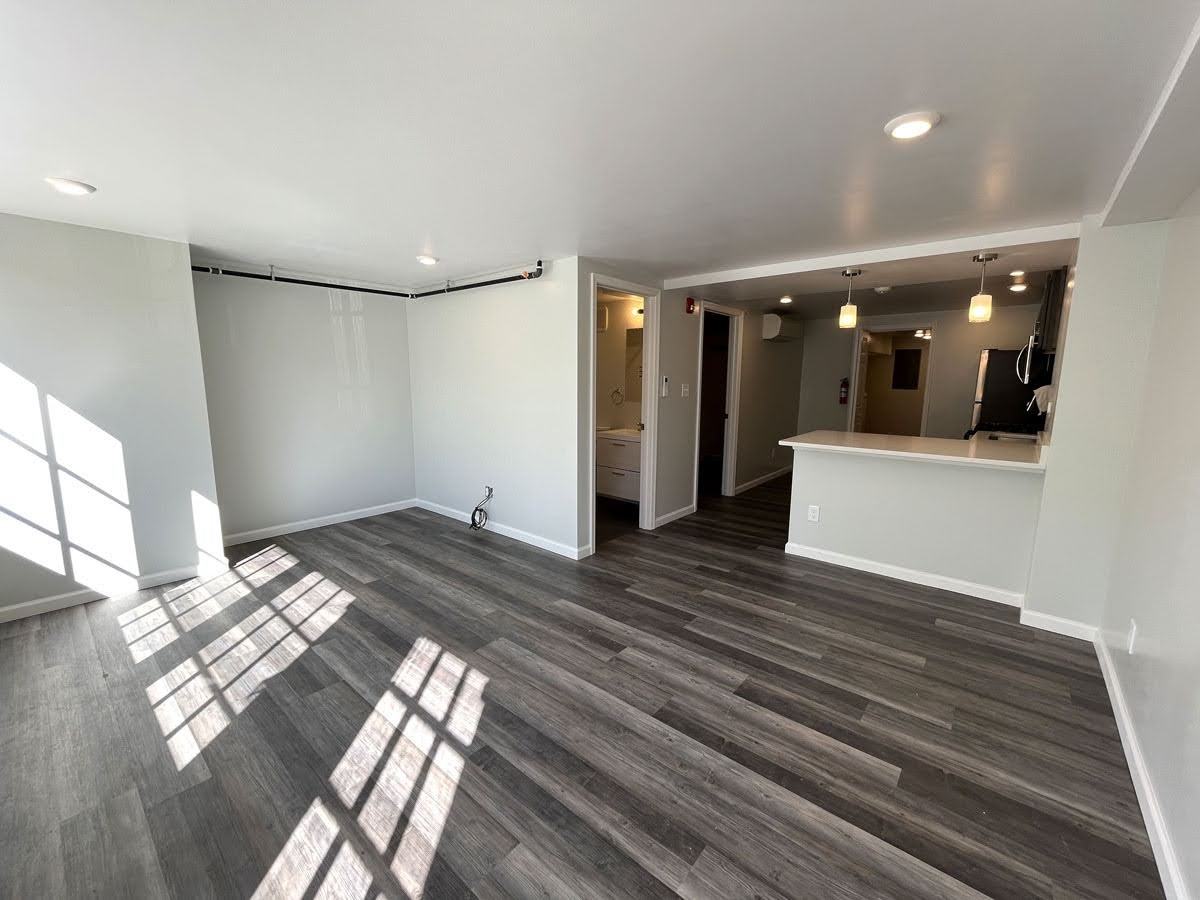 45 E King St #1