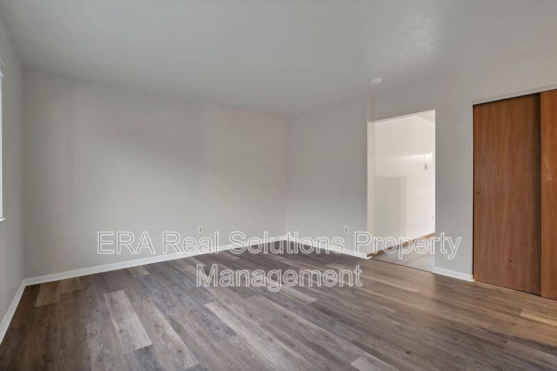 2460 Hiawatha St - Photo 4 of 23