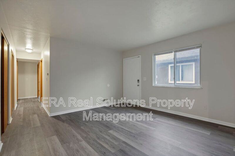 2460 Hiawatha St - Photo 6 of 23