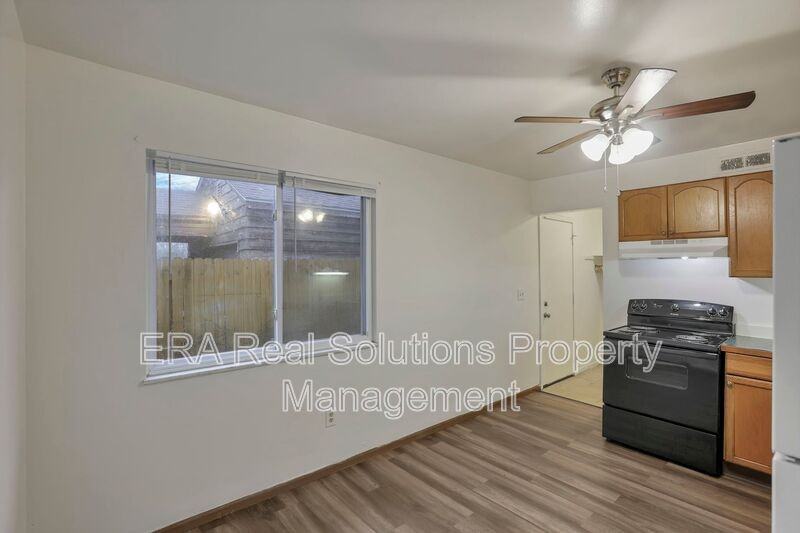 2460 Hiawatha St - Photo 7 of 23