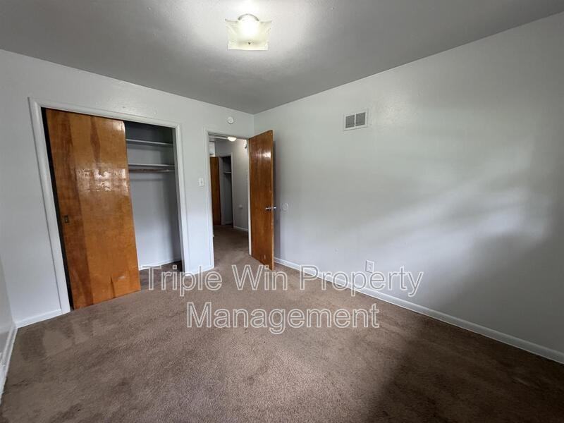 1695 Crowder Dr - Photo 4 of 6