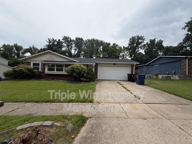 2372 Rockymont Dr - Photo 2 of 33
