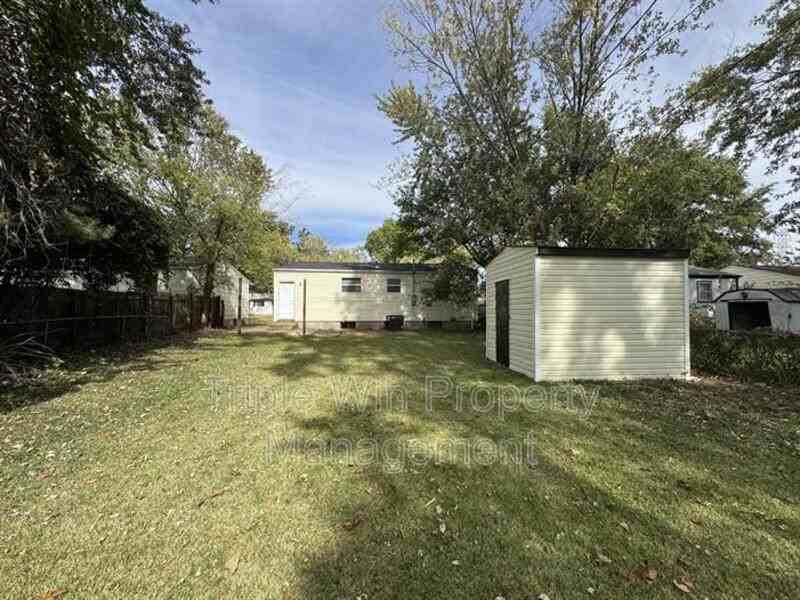 1372 Farmview Ave - Photo 7 of 24